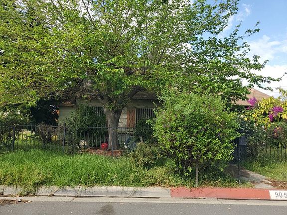 2nd image of 905 Prock St
