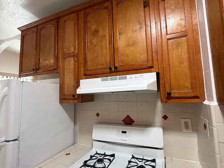 1172 N Kingsley Dr #107 — Photo 15