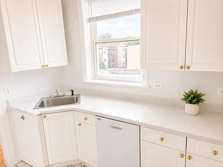 6420 N Newgard Ave #1W — Photo 5