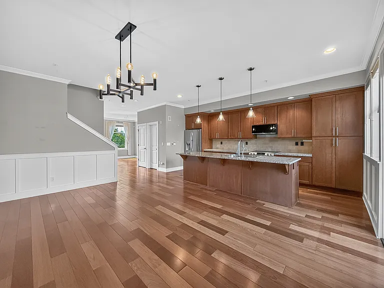 1078 NE High St — Photo 3