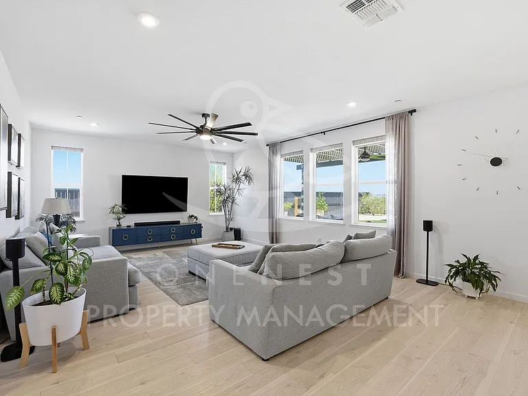 2532 Eastridge Dr — Photo 4