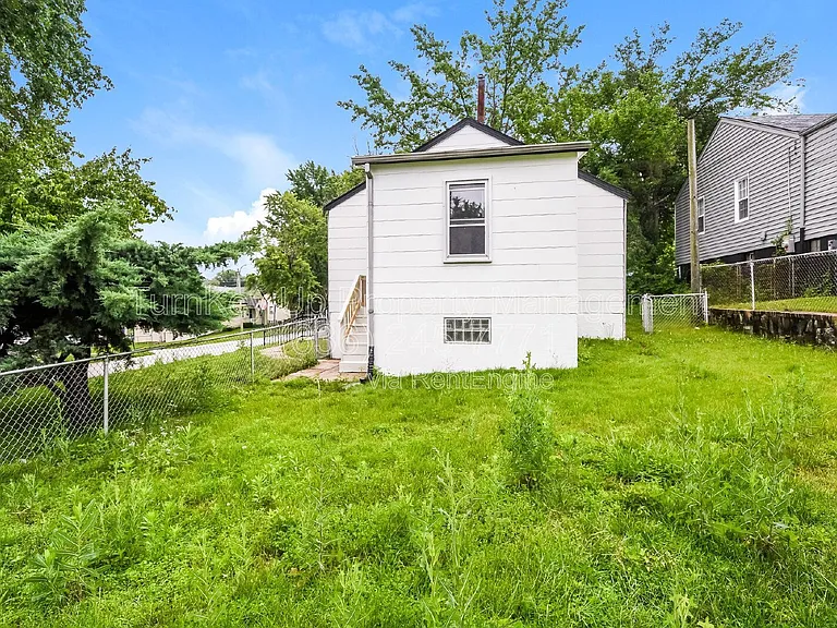 7150 Manette Dr — Photo 14
