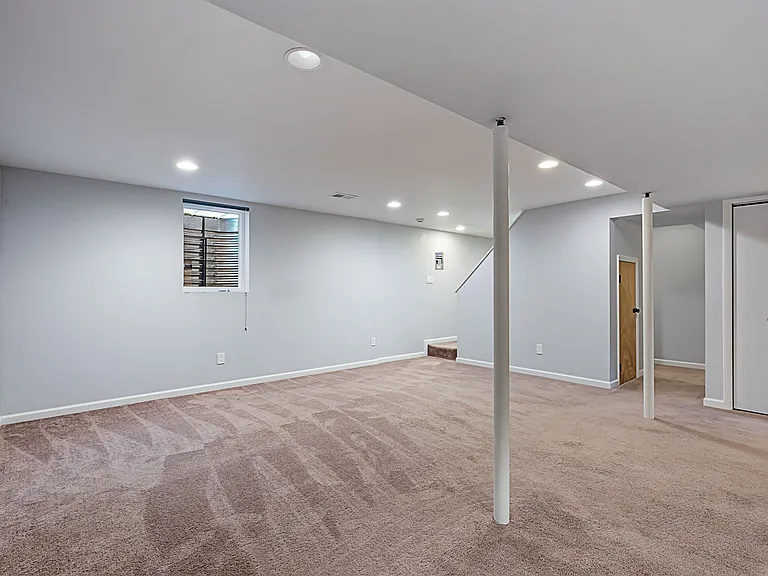1420 S Pratt Pkwy — Photo 17