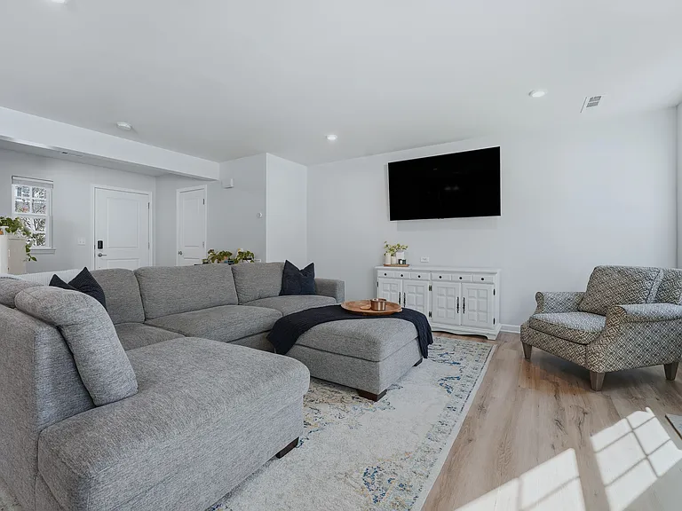 838 Dean Dr — Photo 8