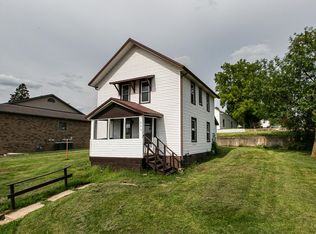 111 Fillmore St SE, Cascade, IA 52033