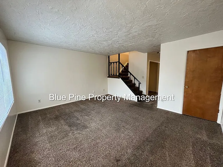 337 E 15th St #4 — Photo 2