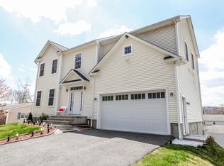 28 Twilight Ln, Brookfield, CT 06804