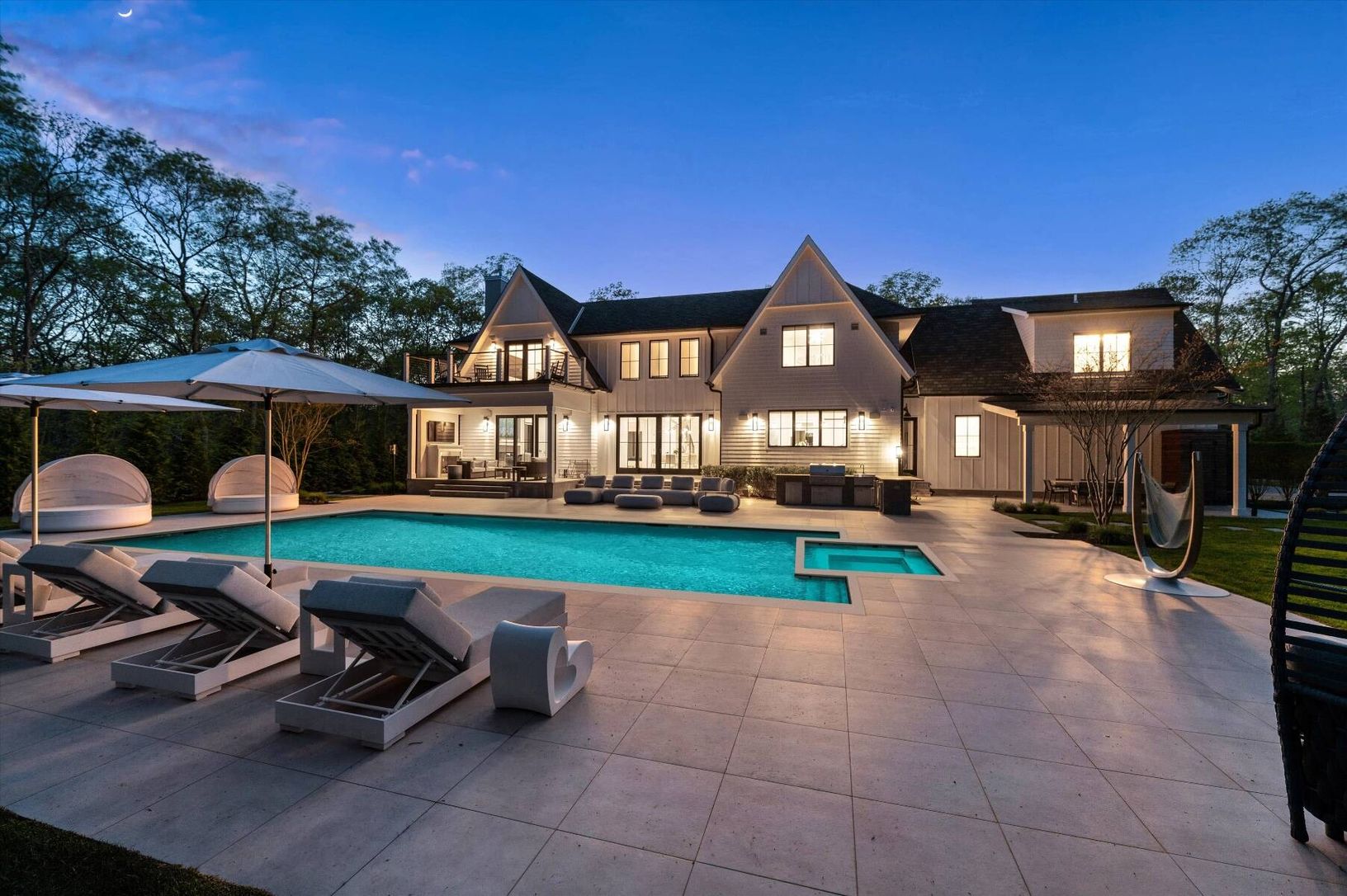  Hampton Luxury Living At Its Finest