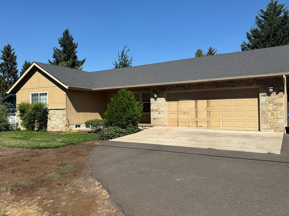 Front of home with attached 2 car garage