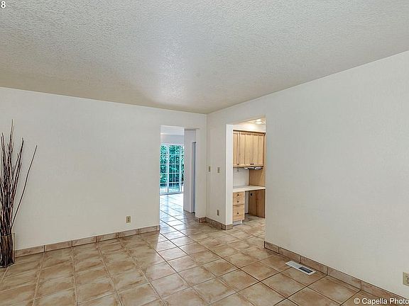 4th image of 450 NE Edison St APT A
