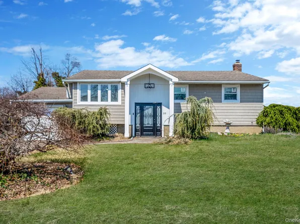 33 Hinton Avenue, Babylon, NY 11702