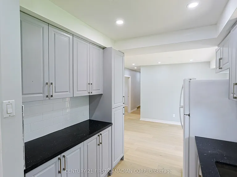 268 Burlington Cres #UPPER — Photo 28