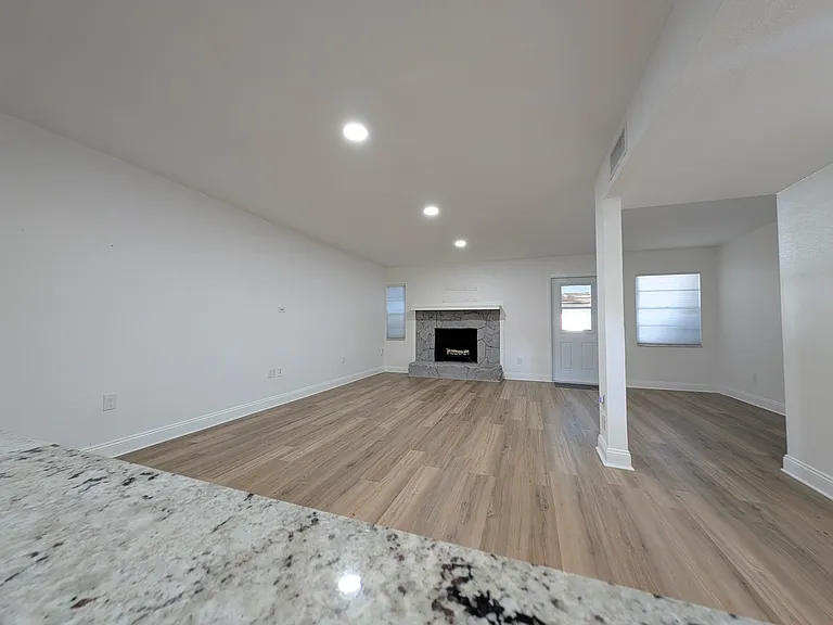 705 N Himes Ave — Photo 7