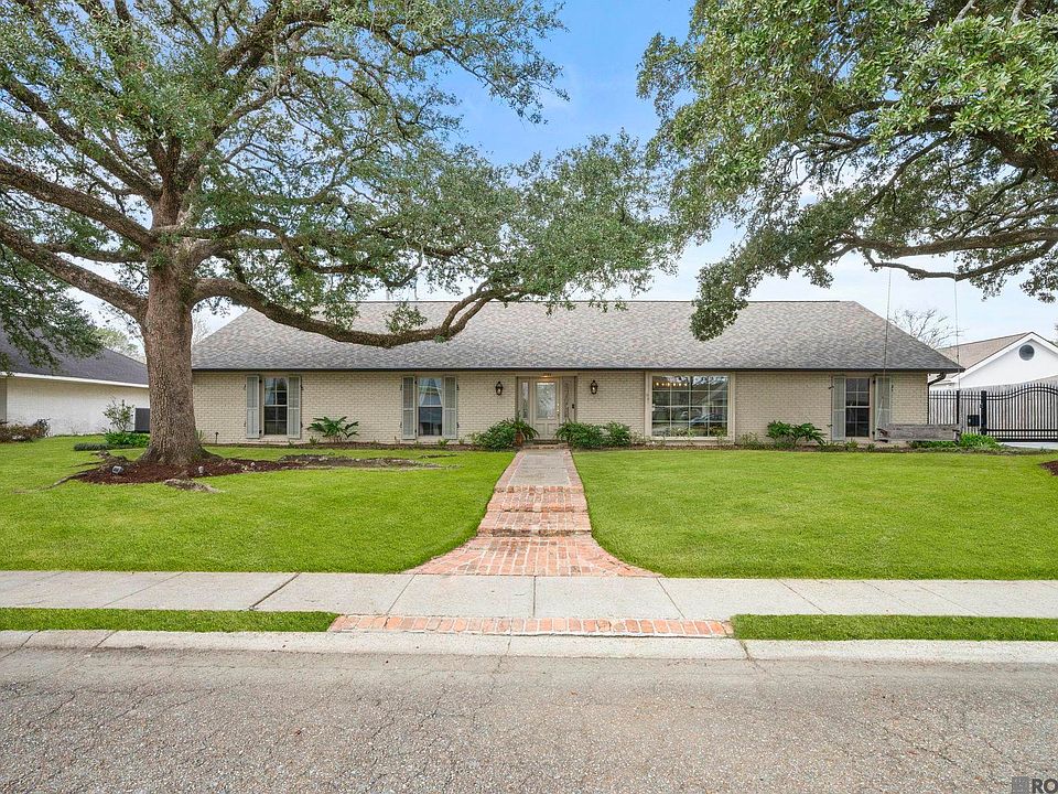 1st image of 3744 Ridgetop Dr