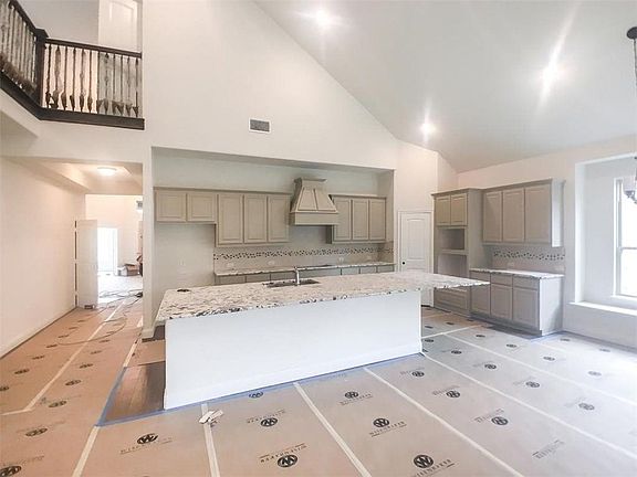 4th image of 1124 Horsetail Dr