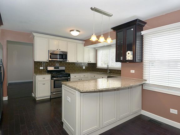 5th image of 1902 N Derbyshire Ln