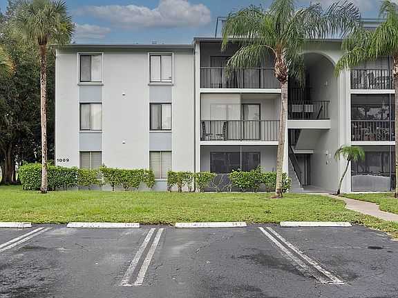 4th image of 1009 Green Pine Boulevard #A1