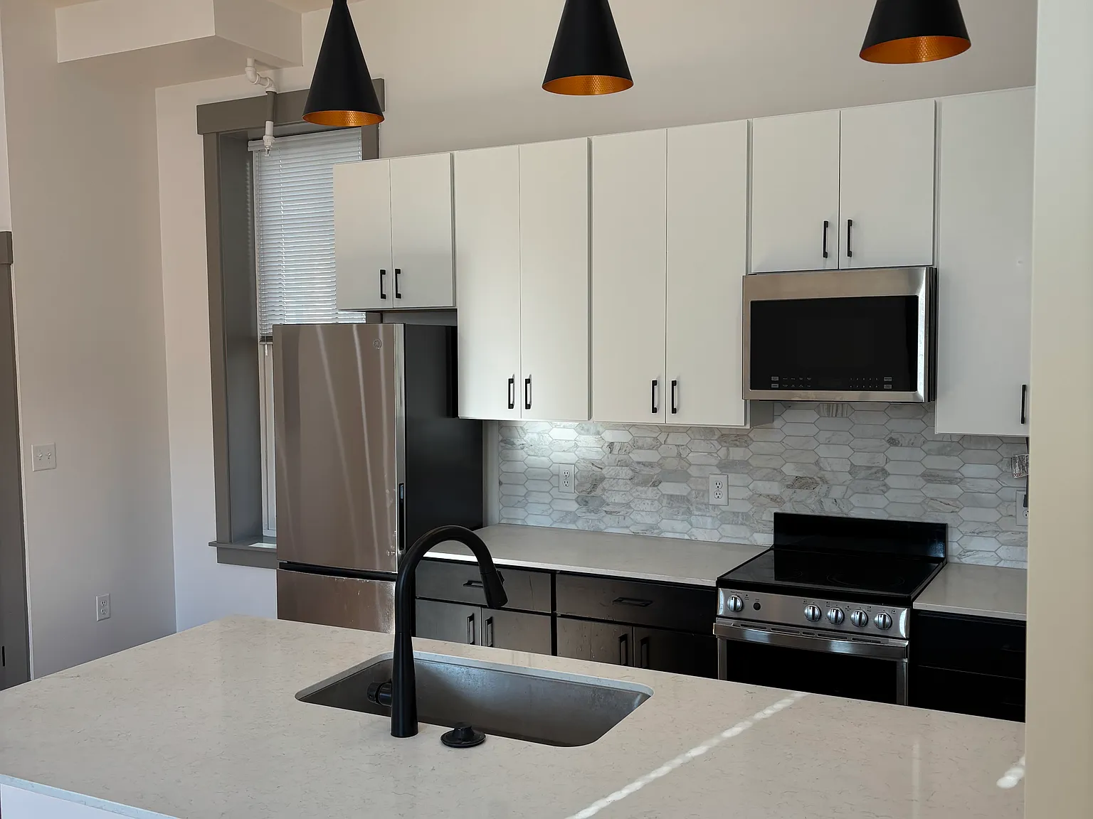 1 bed, 450 sqft, $1,295 — Photo 2