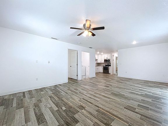 5th image of 349 Honey Bee Ln #1