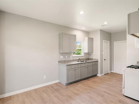 5th image of 8435 Harmony Rd #B