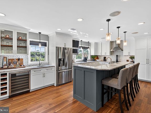 3rd image of 2903 Tanglewood Ln