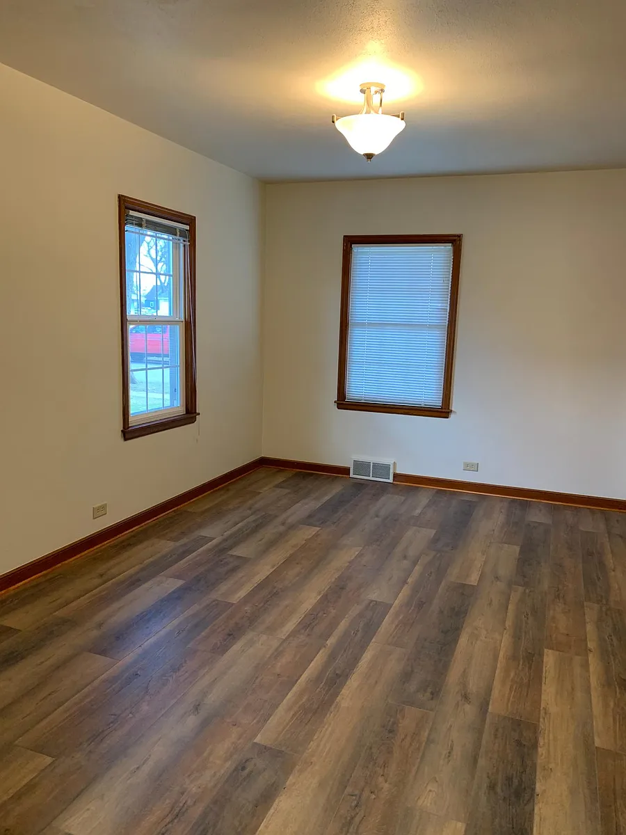 Living Room - 109 E Chestnut St #2