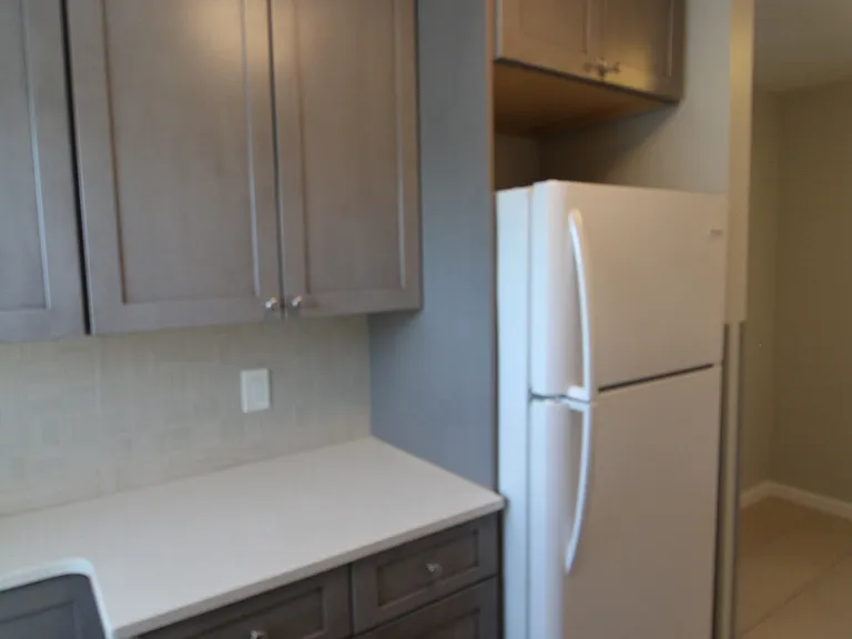 140 Moffatt Ave #4 — Photo 6