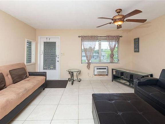 3rd image of 1920 NE 51st Ct APT 208