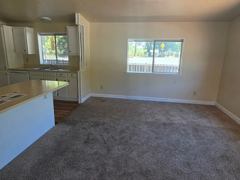 5820 Grove St — Photo 3