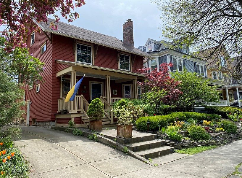 1st image of 156 Saint James Pl