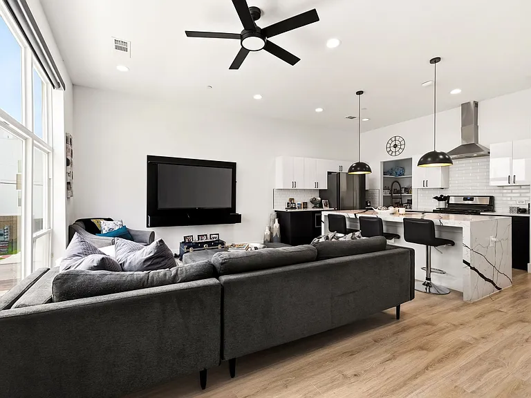 2102 N Prairie Ave #102 — Photo 9