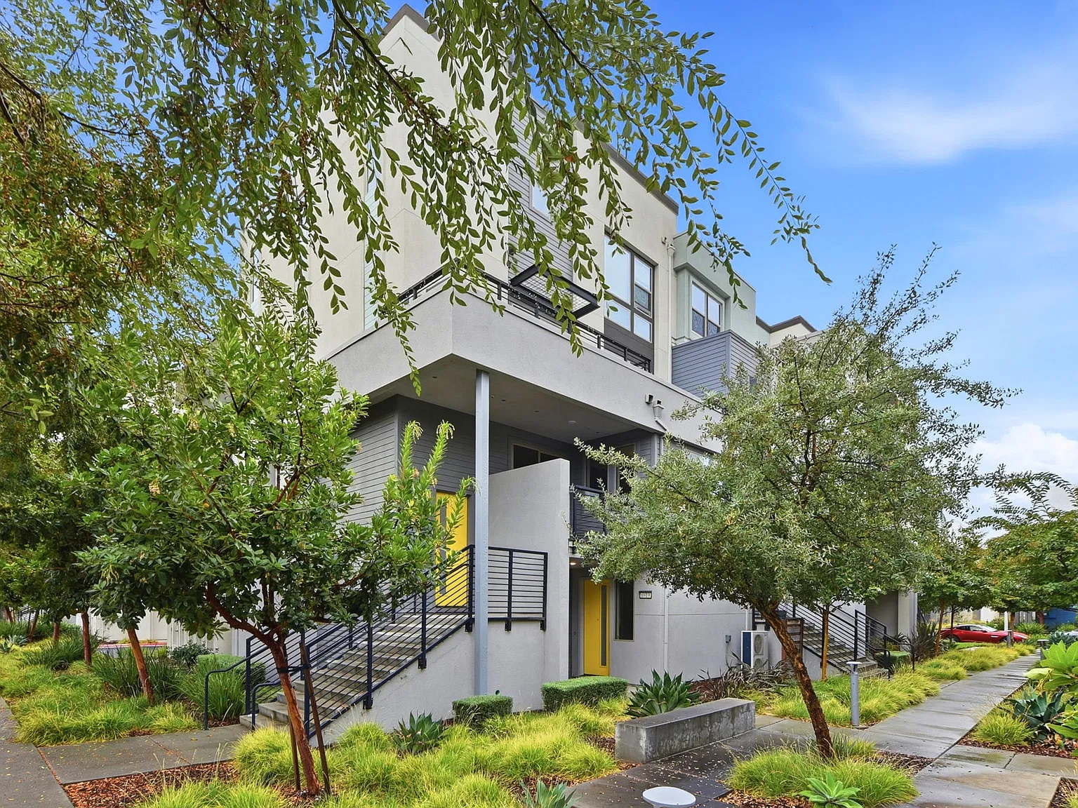 3 bed, 1564 sqft, $4,200 — Photo 3