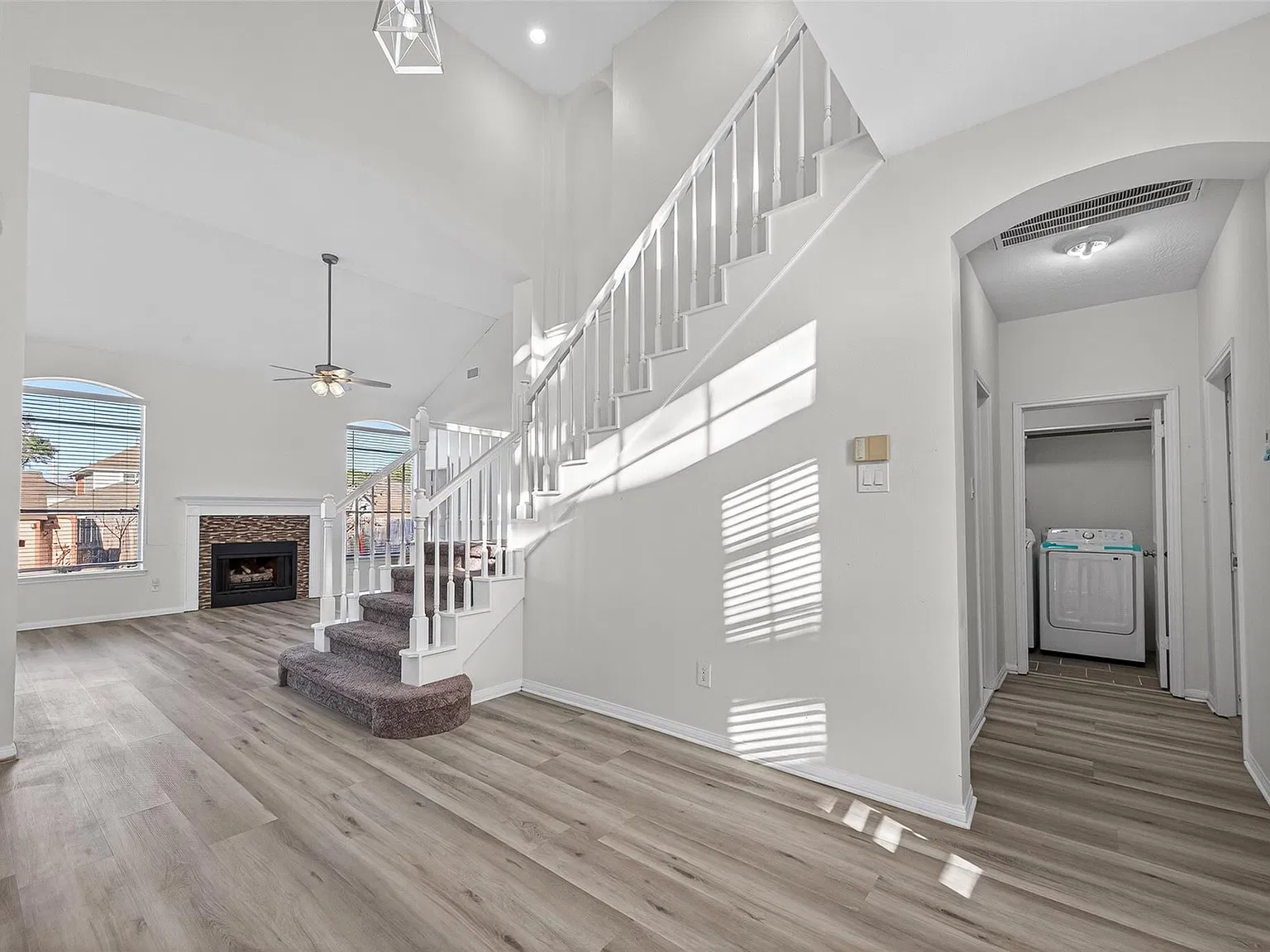 4 bed, 2.5 bath, 2211 sqft, $2,525 — Photo 2