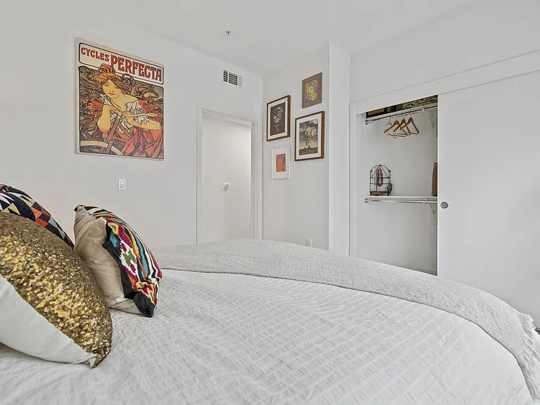 Living at NoHo — Photo 40