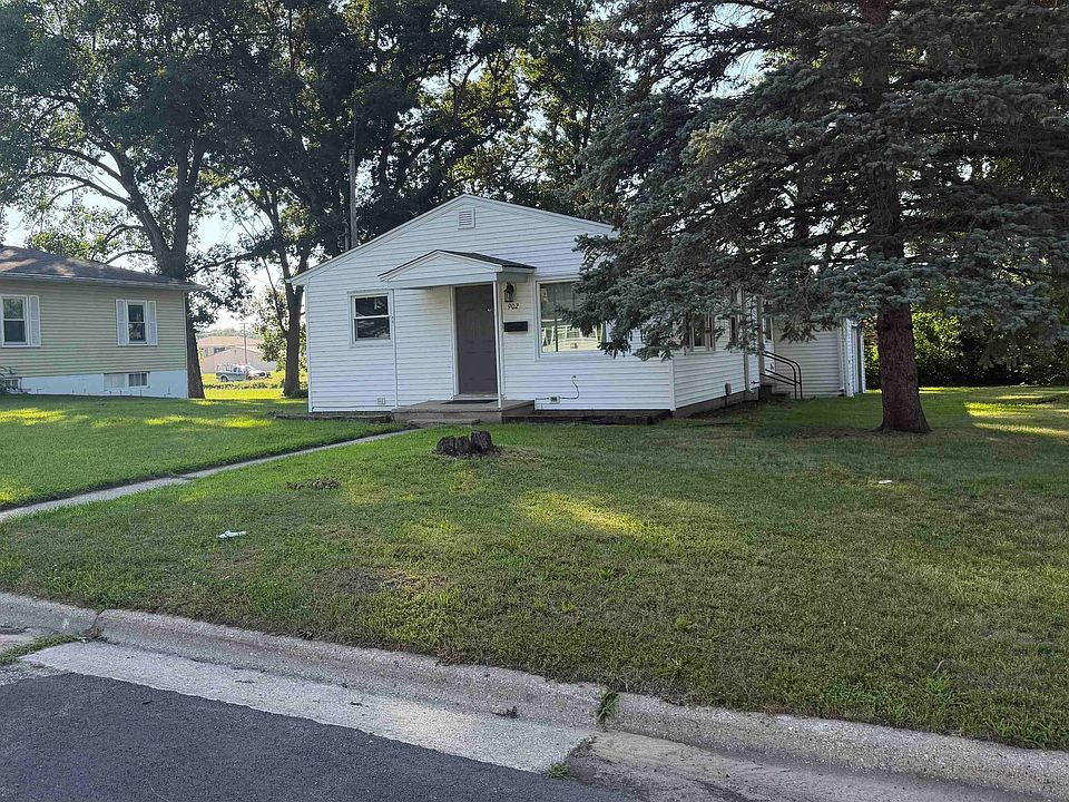 1st image of 902 Hayes Ave