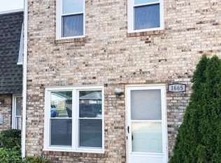 1665 Shamrock Ct, Aurora, IL 60505