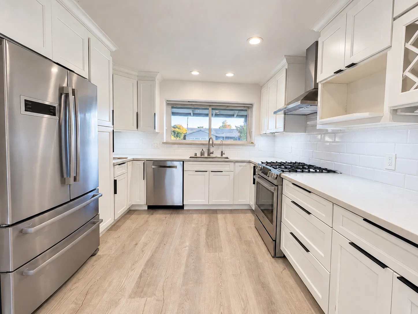 4 bed, 1408 sqft, $4,950 — Photo 3