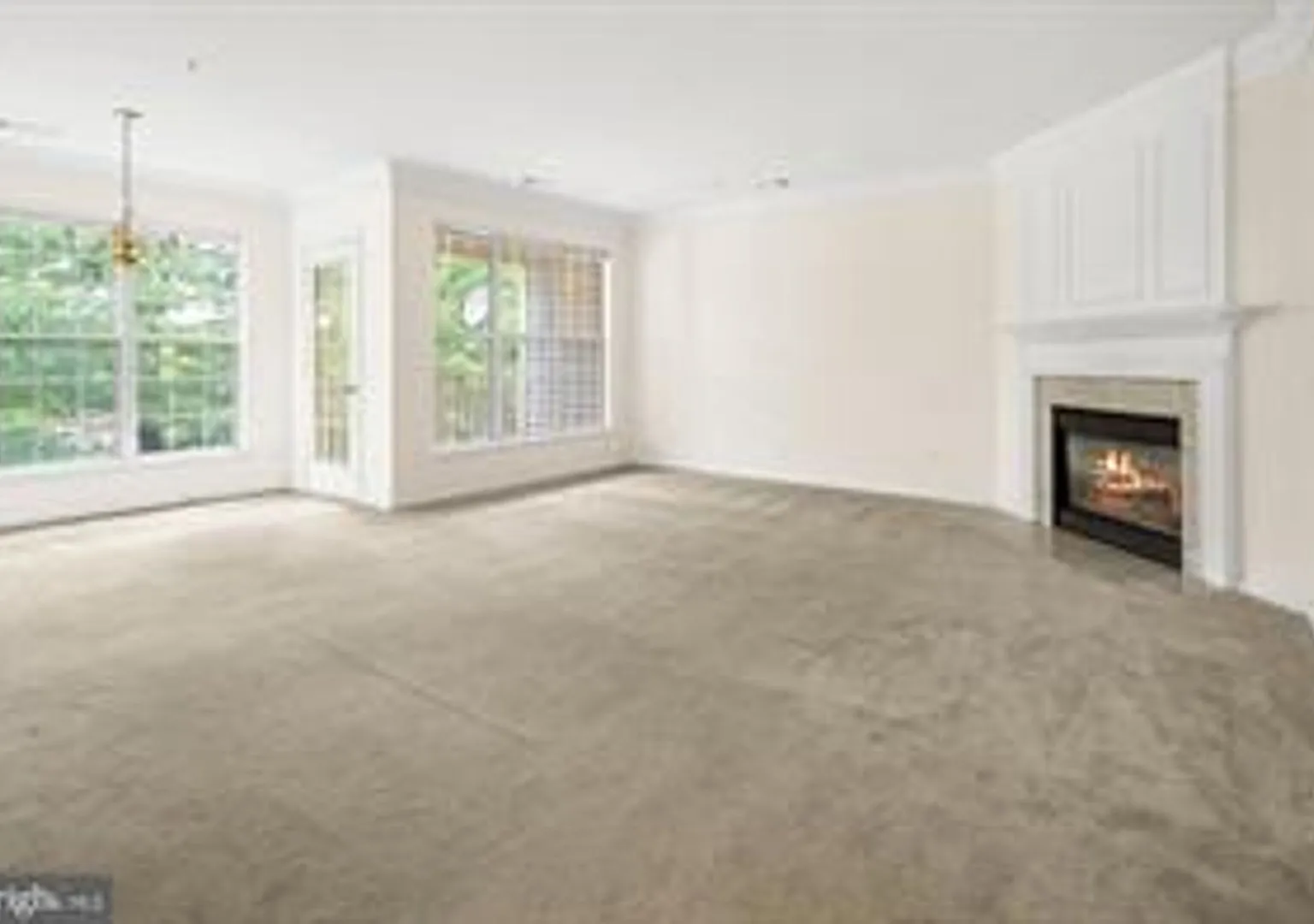 Gorgeous 2 level condo only 1 block from West Falls Church Metro. — Photo 4