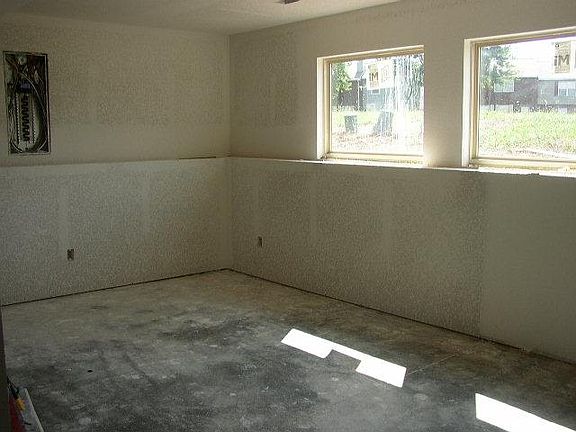 5th image of 12726 Lowell Ave