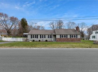 4 Dogwood Ln, Clinton, CT 06413