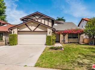 17961 Raymer St, Northridge, CA 91325