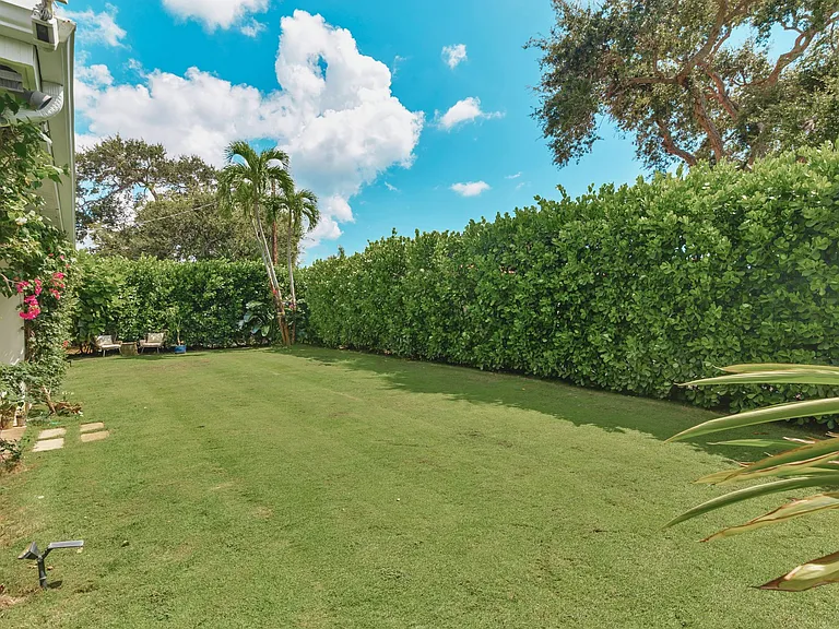 1906 N Lakeside Dr — Photo 16
