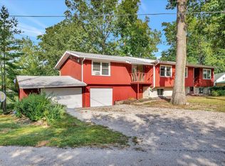 30142 Beach View Dr, Girard, IL 62640
