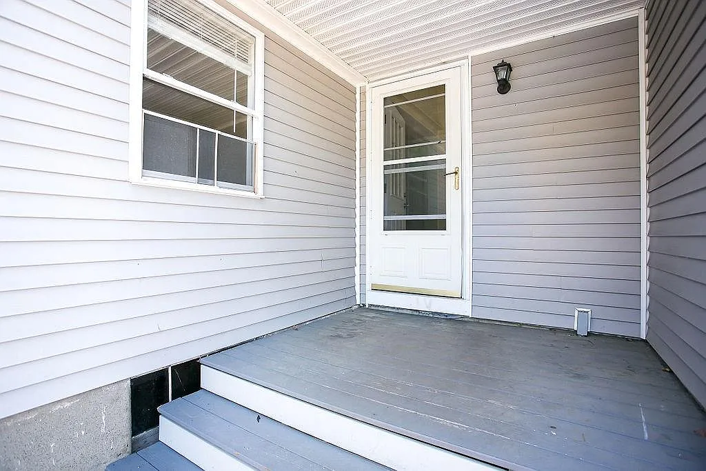 4 bed, 1696 sqft, $4,000 — Photo 2