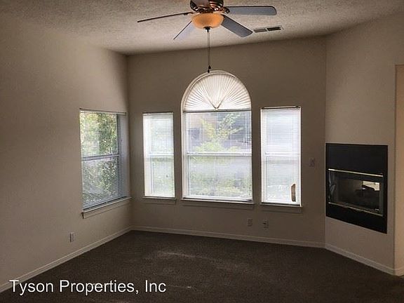 4th image of 11400 Pine Top Ln NE