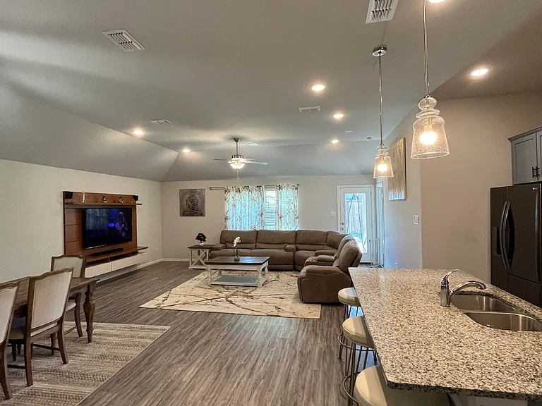 8709 Heliotrope Ln — Photo 13