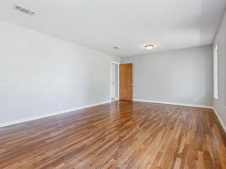 1100 Cedar St — Photo 3