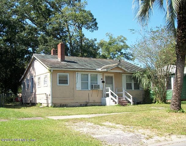 1st image of 832 Mackinaw St