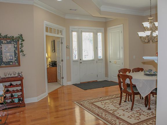 4th image of 1094 Creekwood Cir
