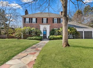160 Reservoir Rd, Brookline, MA 02467